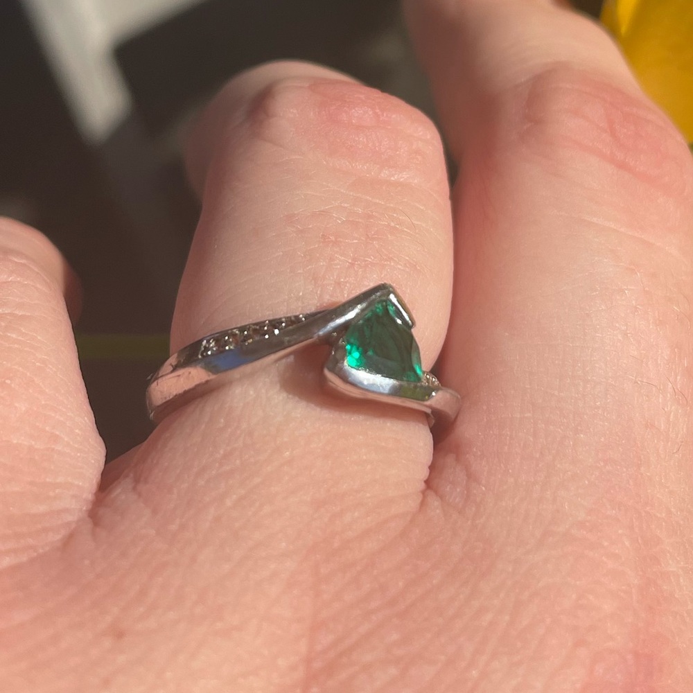 Emerald Ring - Picture 7 of 11